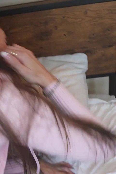Sexy Girlfriend Aubry Babcock Wants to Warm up on Your Cock
