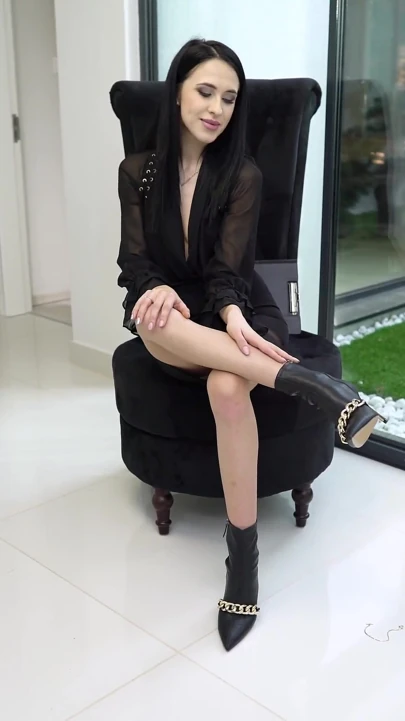 Alyssa Bounty用她的脚和阴户让你狂野 - Itspov