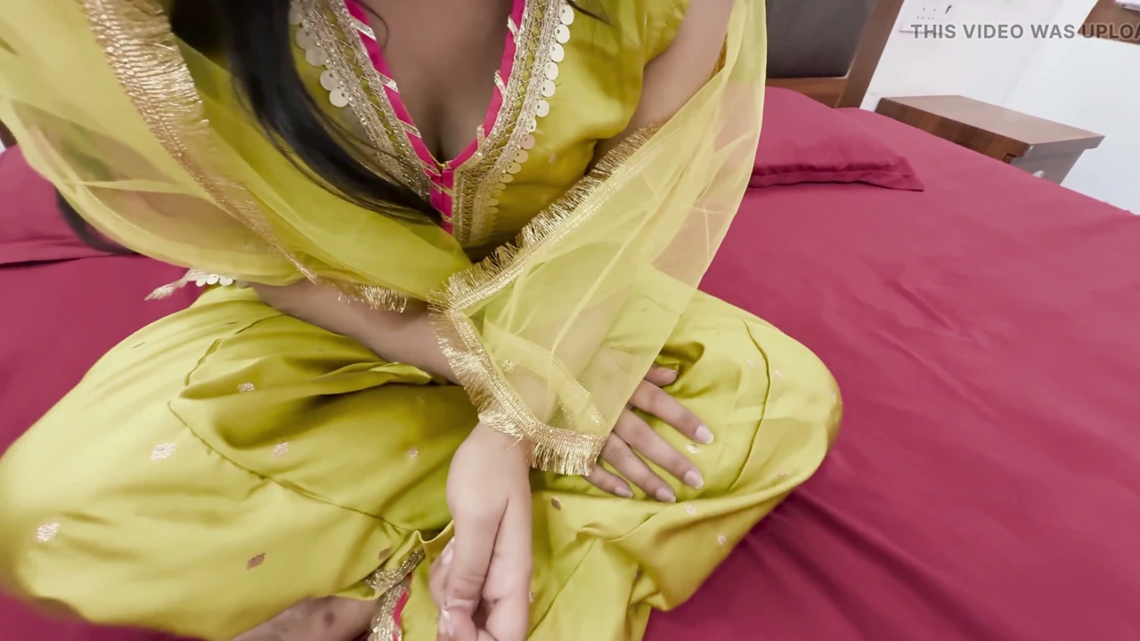 Hostel Se Aayi Choti Behen Ke Sath İlk Kez Seks Kiya