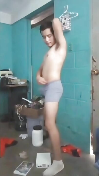 Jesus en boxer tocandose el pene compilación #3