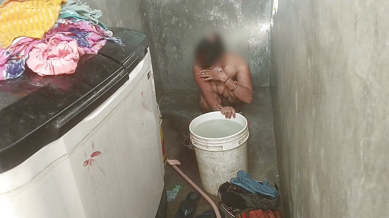 Irmã adotiva concordou em levar no cu do irmão adotivo em estilo doggy style com áudio em hindi