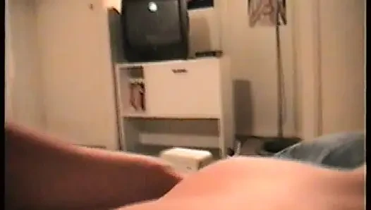 Du trifft eine heiße Frau auf der Party und ladet sie für etwas heißen spaß ein!