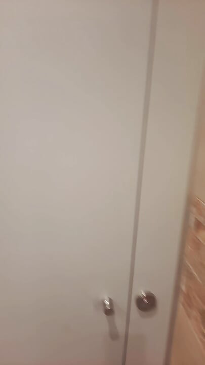 Kamar mandi umum gay
