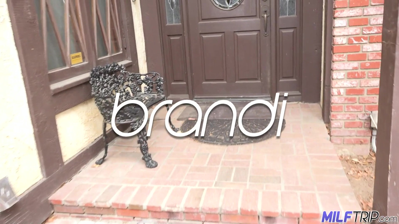 熟女ブランディ愛はインタビュー後に中出しされます