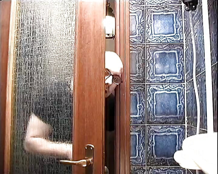 סנדרה רוסו, בלונדינית פרובוקטיבית וחושנית, רוצה שיהיה לה