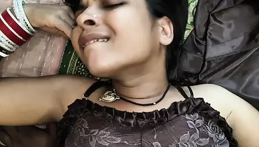 Sevimli koca evli kadın Hintli desi güzel çiftte ilk gece sikişiyor
