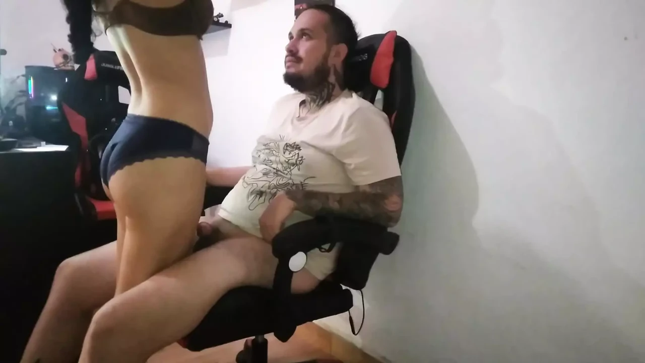 beautiful girl catches me that I'm touching myself when I see her and this happens!!!