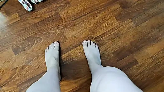 Reiten Auf Einem Stuhl Auf Einem Mit Seife Getränkten Boden