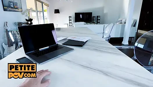 Büro-schlampe maya bijou wird Sie ficken, um stress zu reduzieren
