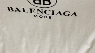 L'ex-copine Balenciaga, t-shirt n'est qu'un chiffon de sperme et de pisse