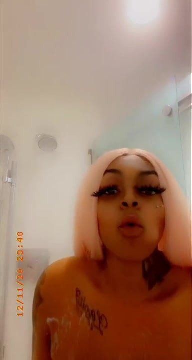 Eboni bertetek besar