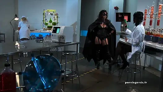 Isis love, breanne benson, dan persia pele dientot sama tiga tahanan yang sudah dikunci