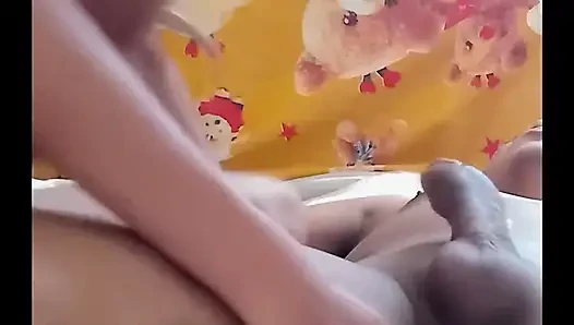 Diğer yaşlı adamla seks yapmadan önce amımı oynuyorum