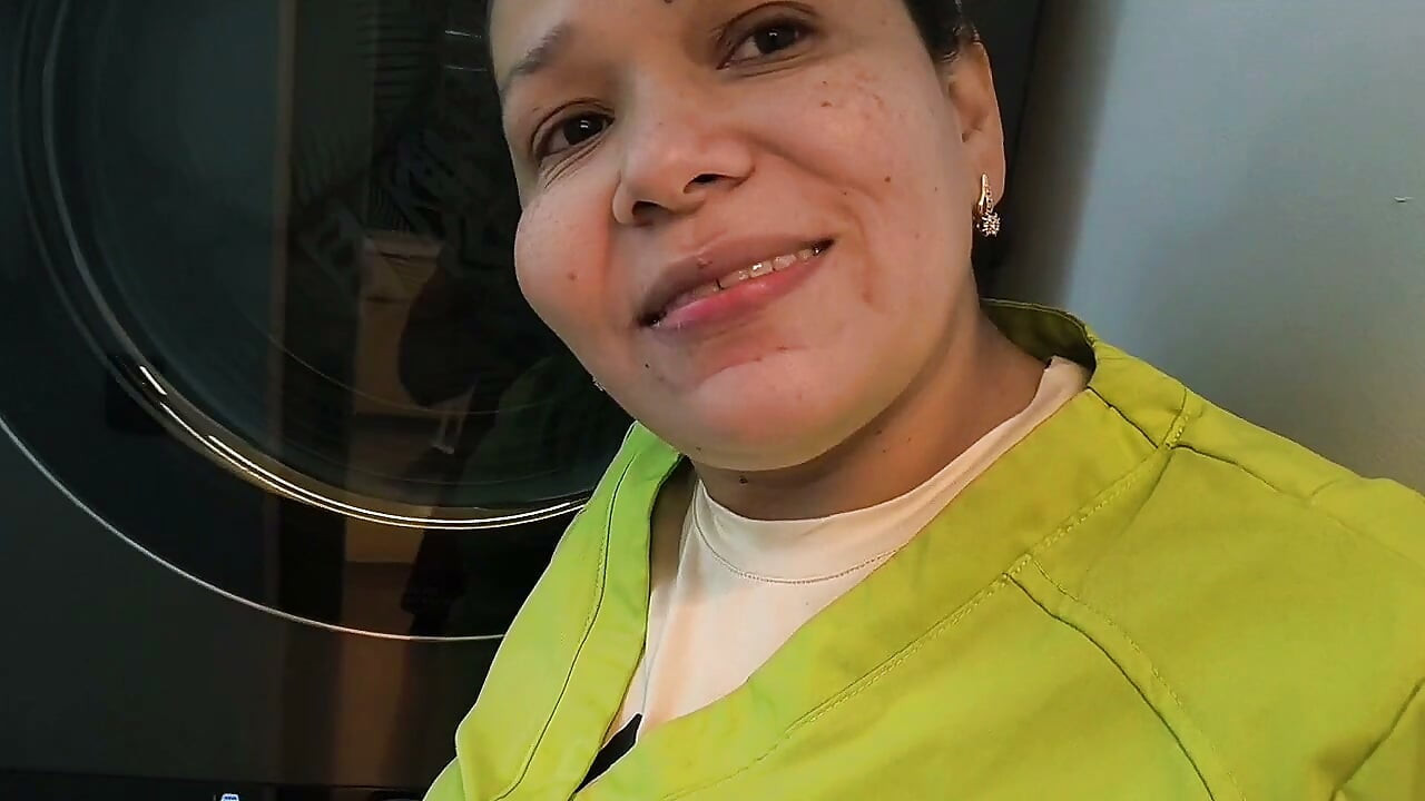 I hired a MILF maid and she's very naughty, I love seeing that ass, I couldn't and I end up fucking her