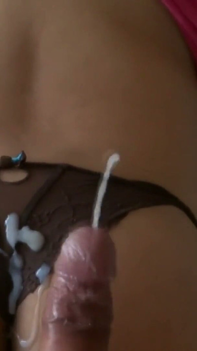 I enjoy receiving big cumshots in my ass to the fullest, they pull down my jeans to cum | Clip 1