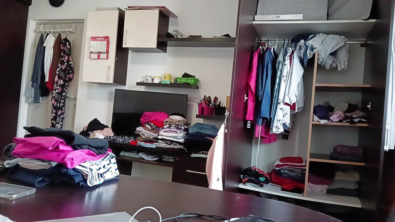 Amateur Wife Has Fun Trying on Clothes and Cutting Them.