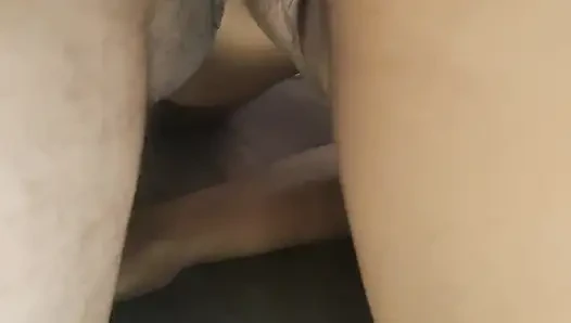 Adik iparku dan aku ditinggalkan sendirian.