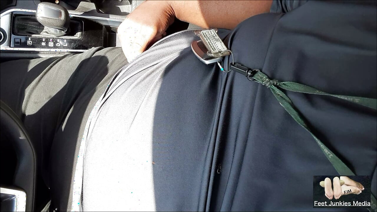 Auto-session mit Ninas Kapuze, heiße stinkende größe 10 Sohlen verehren footjob