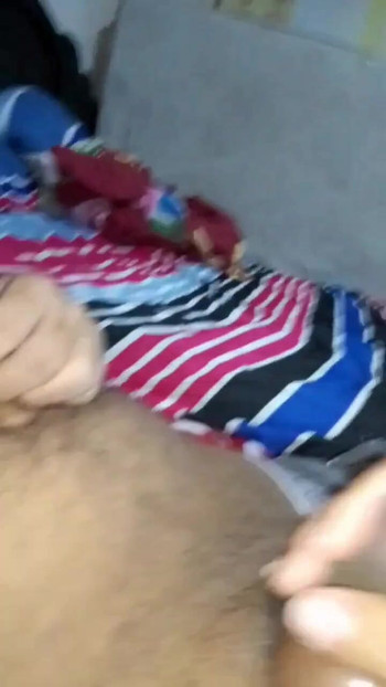 "Sapık üvey anne üvey oğlundan onu sert sikmesini ve onu dölle dolu bırakmasını istiyor" den muhteşem an