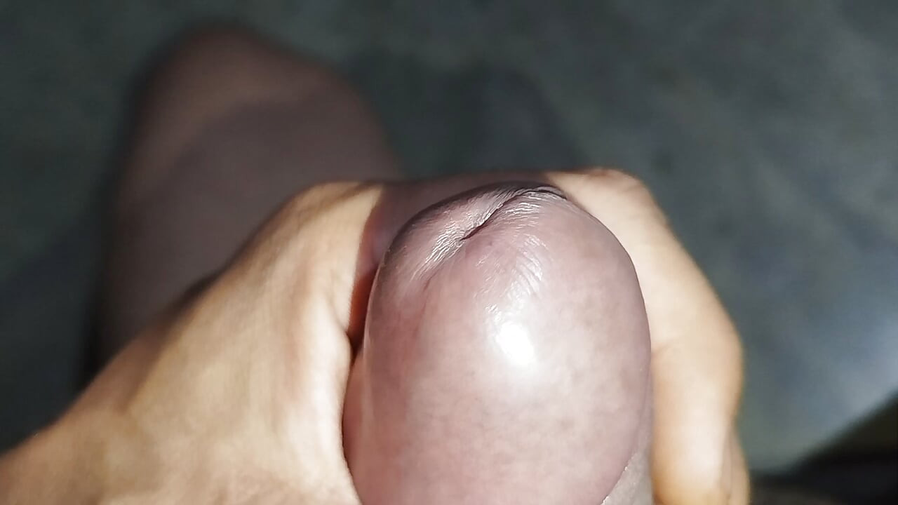 Mostrando la polla atada