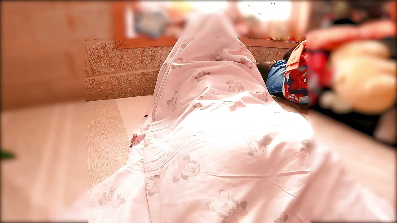 놀라운 선물이 있다고 했지! 내 보지에서 입까지 가져갈 수 있는 장난감을 남겨놨어