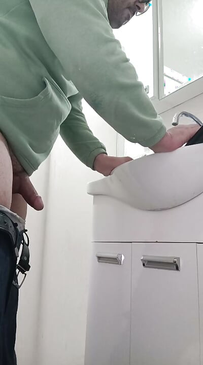 My step cousin realizes that I masturbate next to her and I can't believe her reaction Stranger Touch her Butt with his erectio