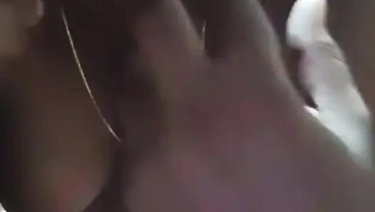 Karım büyük göğüsler ve fingring