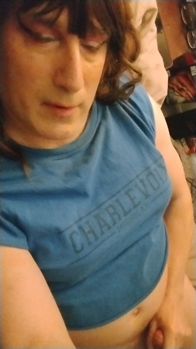 トランス女性の朝のマスターベーションの楽しみ