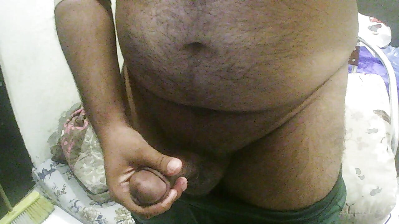 masturbându-mă cu pula mea ghinionistă