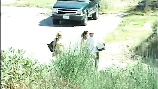 Threesome toket besar hotties