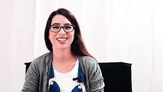 20 Random Questions with Serena Blaire | Adult Time