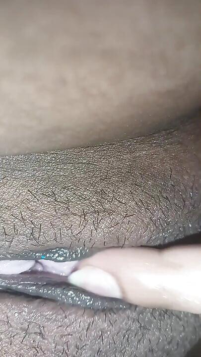 Bhabhi seerde haar vinger