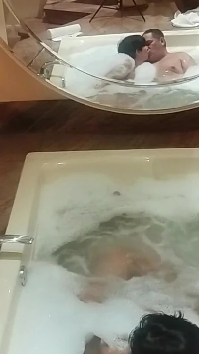 Stunning moment from "Romantic Date With My Wife"