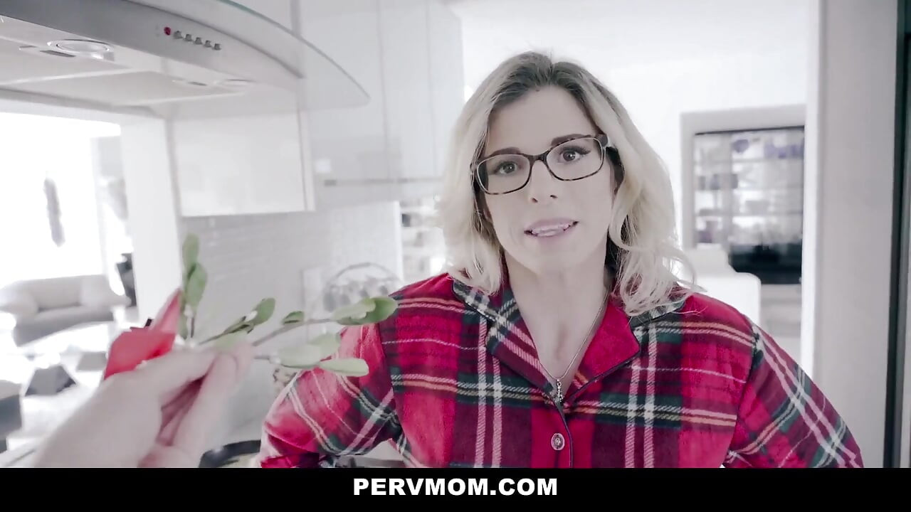 Vaknar upp till styvmamma Cory Chase avsugning på jul