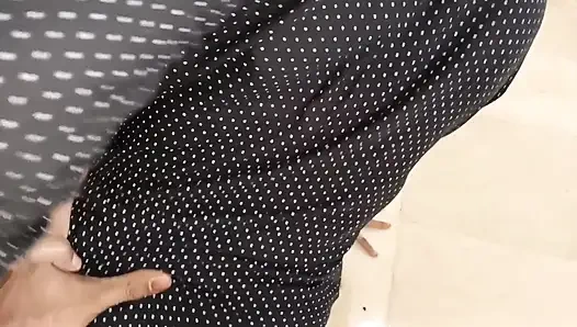 Seans 29. Odayı sikiyorum ve mopping yapıyorum, devar'daydım ve sırtım çok acıtıyordu, devar, şimdi çok iyi