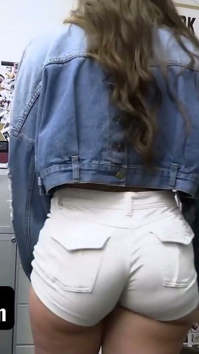 Shoplyfter - Shy Beautiful Babe Spreads Her Long Legs Wide For Cavity Search In The Security Office | Clip 1
