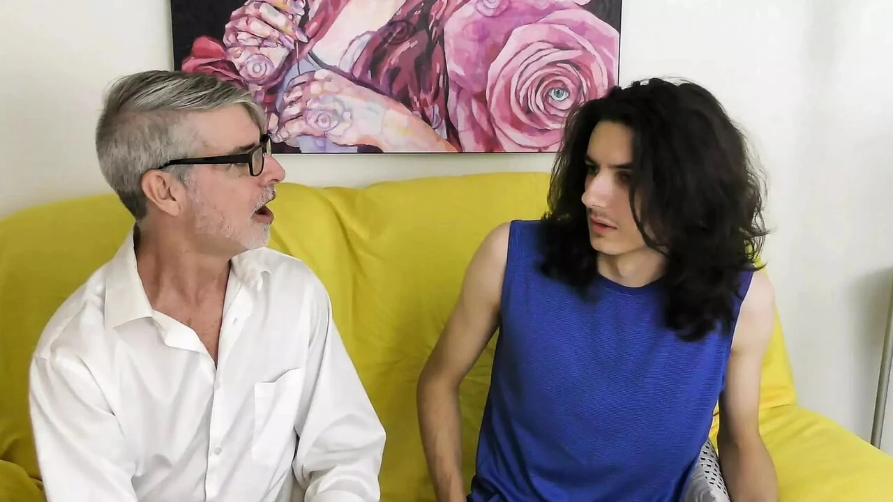 Cade Chalamet si è fatto segare la sua prima sborra da Richard lennox