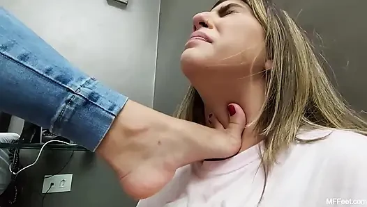 Sevimli prensesimin ayaklarını yut