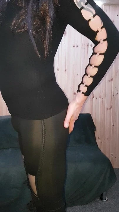 Deutsche Transe in heisen Leggings