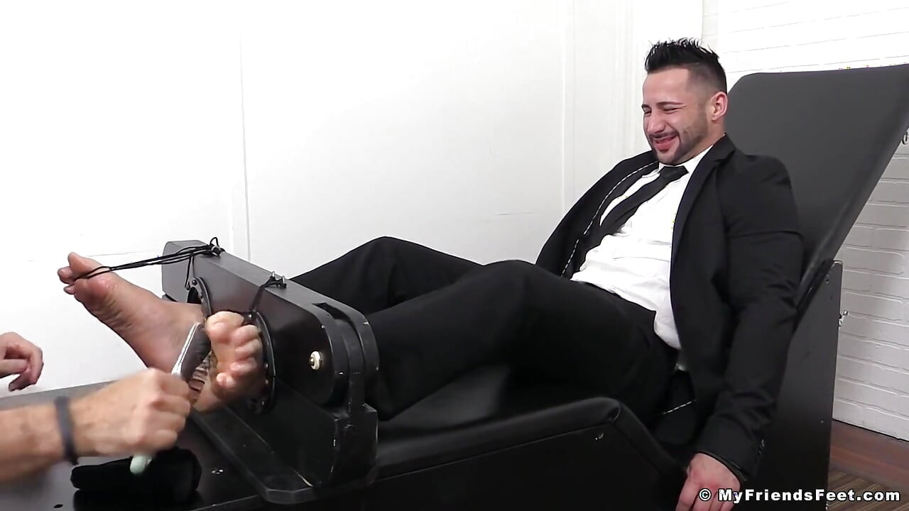 Burly Hunk Yoel Tied up & Tickle