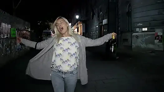 Pisseuse jasmine rouge - ratu kencing jerman yang kotor merilis golden stream besar-besaran