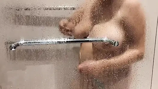 Mergokin saudara tiriku di kamar mandi