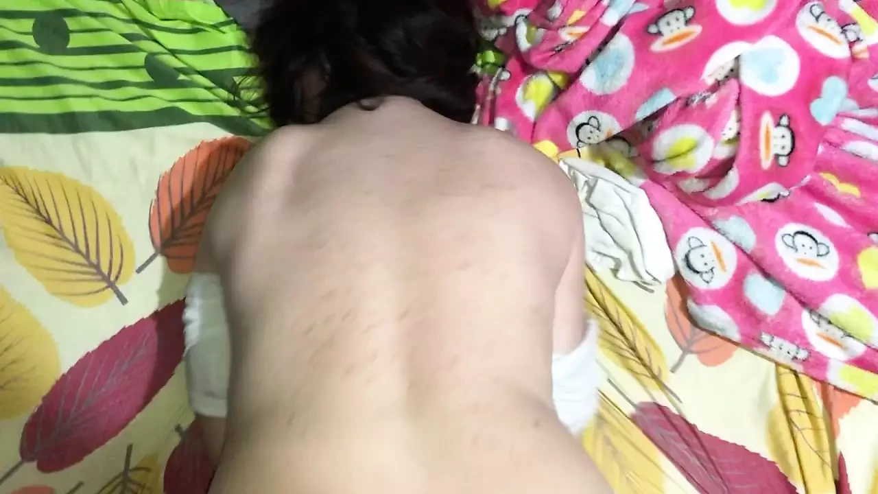 Baldızımı lezzetli kıllı kıçına oral seks yaparak uyandırdım ve hızlı ve seksi hareketi FS04Fs04 ile beni kalçalarına hızlı bir şekilde boşa