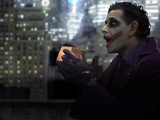 Joker y Catwoman organizan una gran orgía sexual con 2 hombres y 5 mujeres en un club.