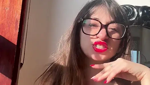 Bakış açısı küçük penis aşağılaması, tükürme ve işeme - 9 dakikalık genişletilmiş önizleme