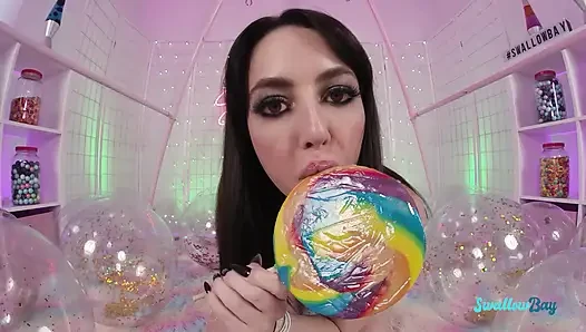 Tatlı üvey kız kardeş Whitney sikimi emmeyi seviyor