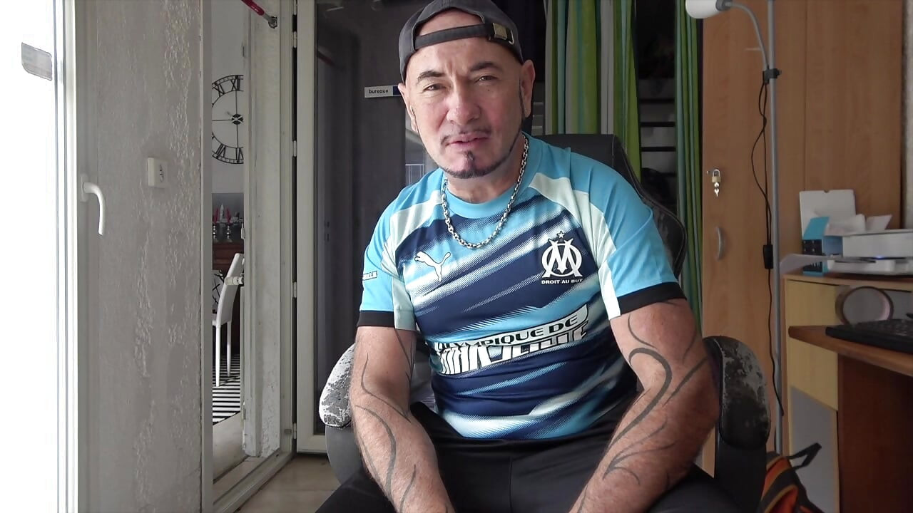 吸我最好朋友的大雞巴，然後赤手空拳地幹他