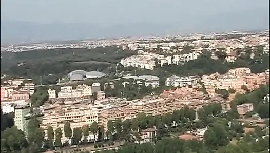 Сексуальная крошка-блондинка трахается в киску в маске в позе публичным сексом в любительском видео... сперма в рот