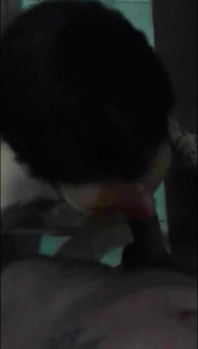 putinha de vila leva porra na cara