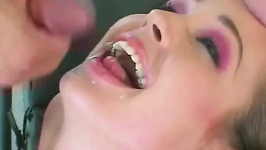 Pantat sempit gadis remaja sange ini diserbu dan dientot habis-habisan sampai mengerang keenakan